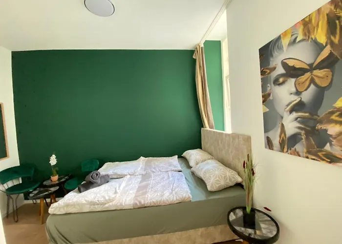 Apartment Budget 8br With Terrace For 16 Guests *