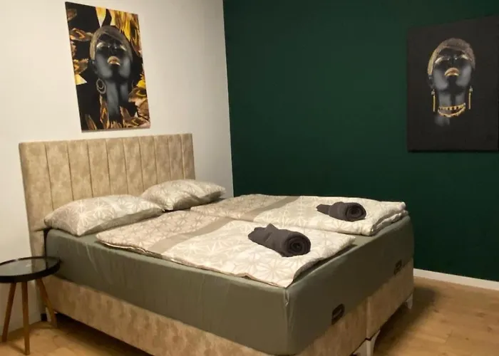 Budget 8br With Terrace For 16 Guests