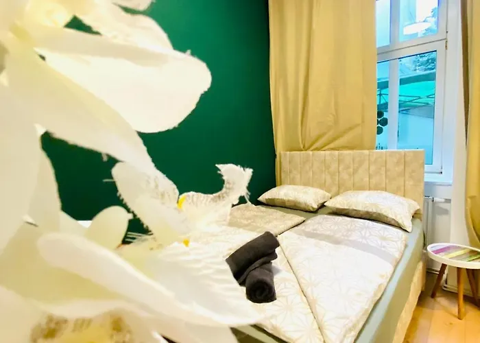 Apartment Budget 8br With Terrace For 16 Guests *
