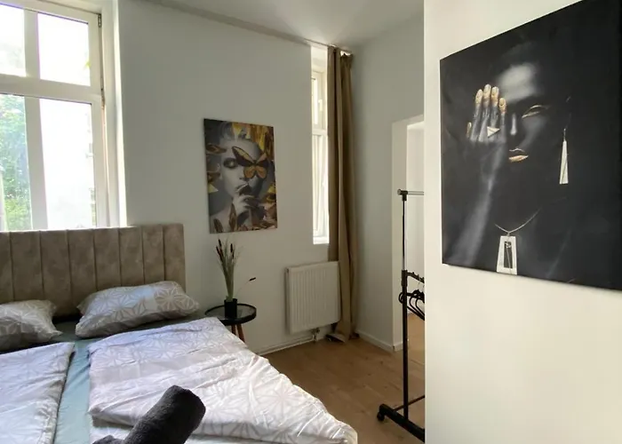 Budget 8br With Terrace For 16 Guests *