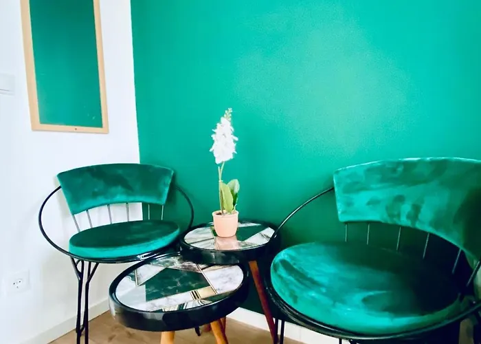 Apartment Budget 8br With Terrace For 16 Guests