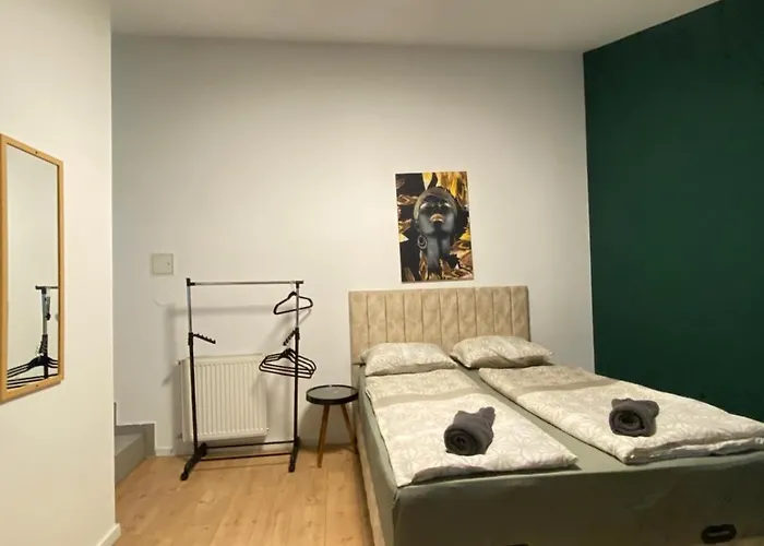 Budget 8br With Terrace For 16 Guests