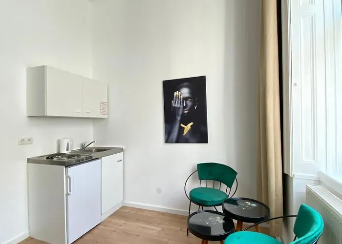 Apartment Budget 8br With Terrace For 16 Guests