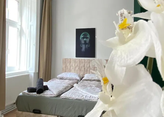 Apartment Budget 8br With Terrace For 16 Guests *