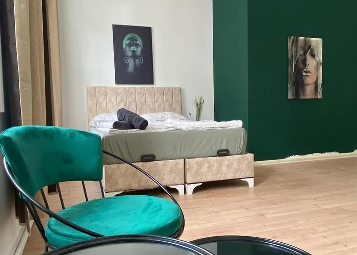 Apartment Budget 8br With Terrace For 16 Guests