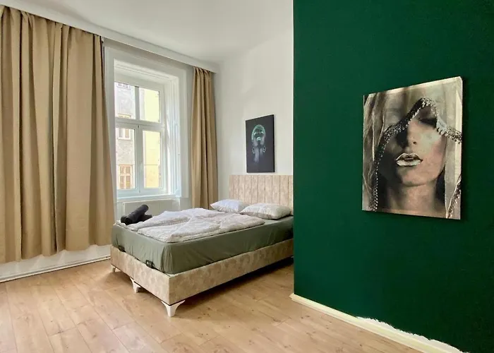 Apartment Budget 8br With Terrace For 16 Guests Vienna