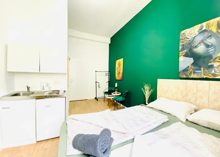 Budget 8br With Terrace For 16 Guests *