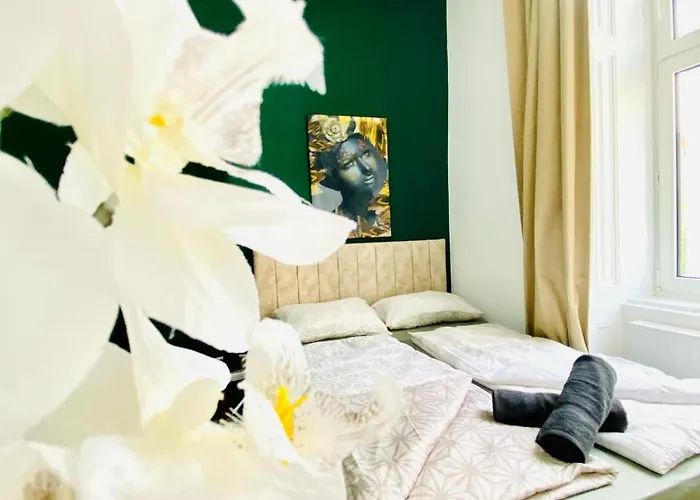 Budget 8br With Terrace For 16 Guests *